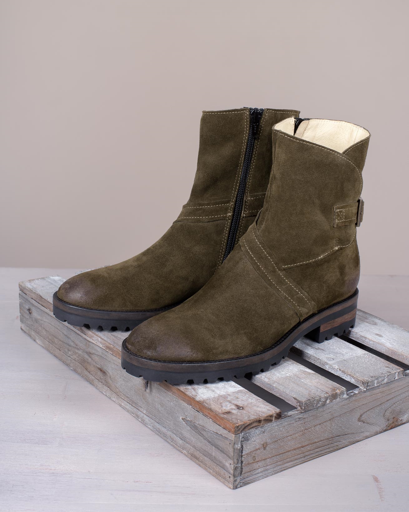 Buckle Flat Ankle Boot / Olive / 39